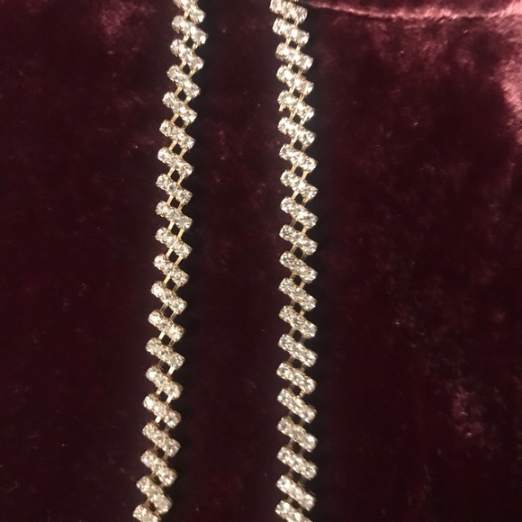 5 pairs of Earrings - Picture 2 of 8